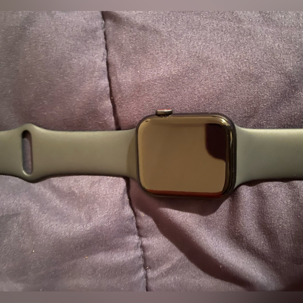 APPLE WATCH SE 2ND GEN 44MM CASE Size M/L TWO MONTHS OLD WORN 1 TIME 190$